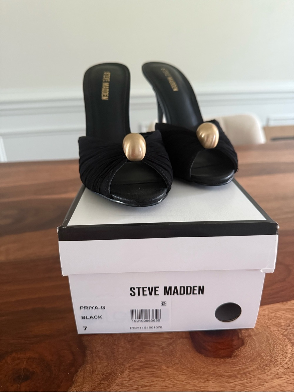 Steve Madden Black Satin Open-Toe Heels with Gold Accent PRIYA womens size 7 - Picture 2 of 6